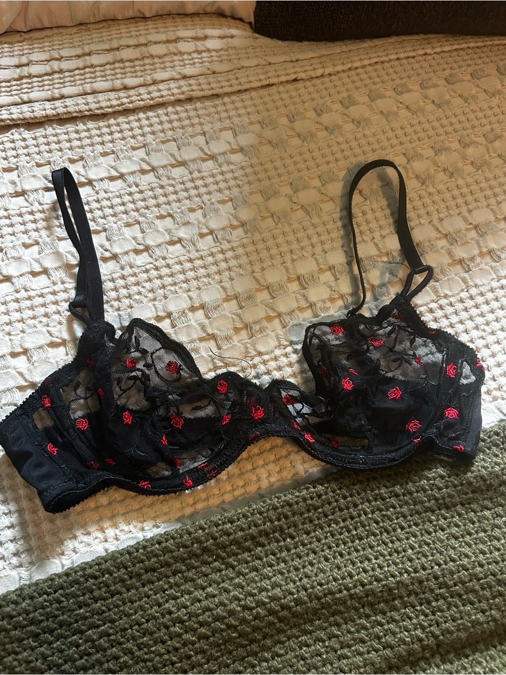 On Gossamer sheer black/red rose lace underwire bra sz 34C